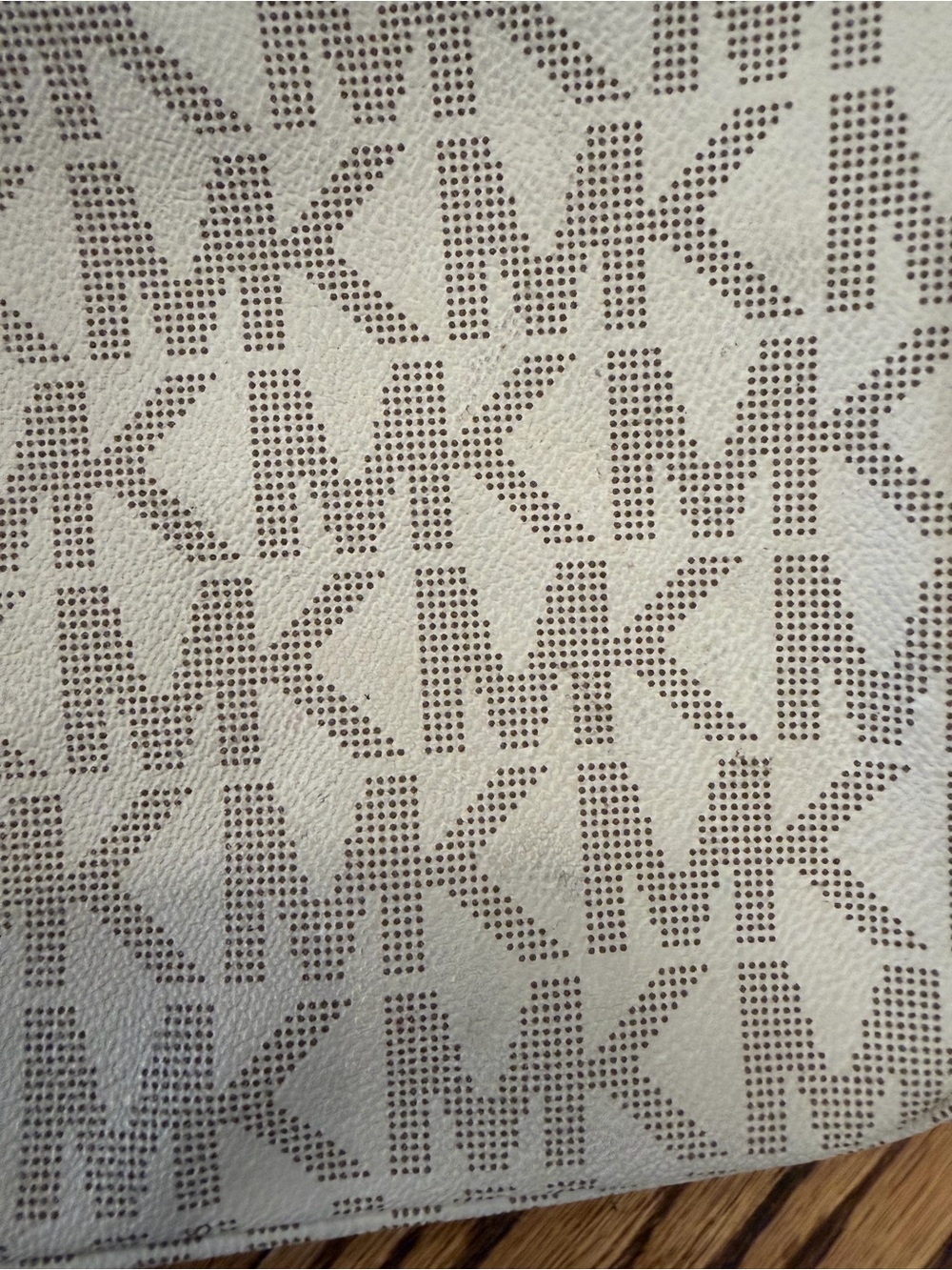 Michael Kors Vanilla Jet Set Travel Signature MK Tote Bag - Picture 14 of 15